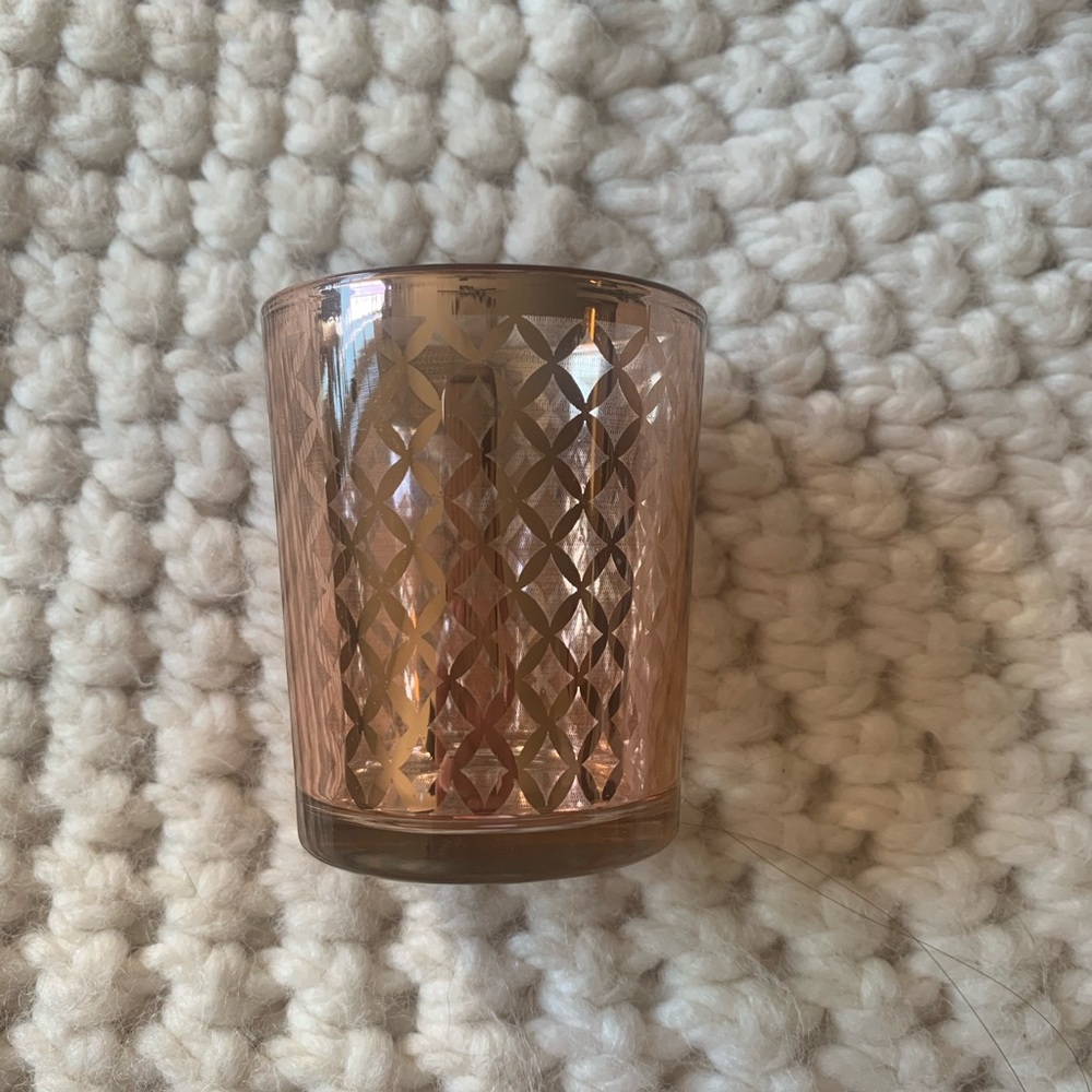 Candle holder and LED tea lights